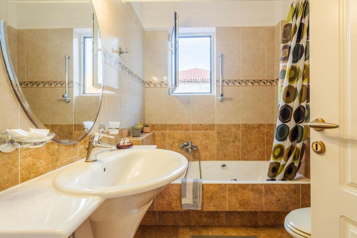 Spacious Urban Haven-Family Home, Perfect Location Kalamata Exteriér fotografie