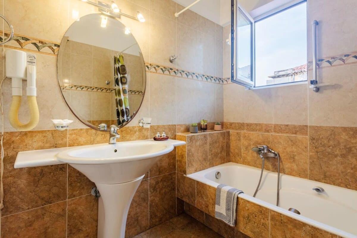 Spacious Urban Haven-Family Home, Perfect Location Kalamata Exteriér fotografie